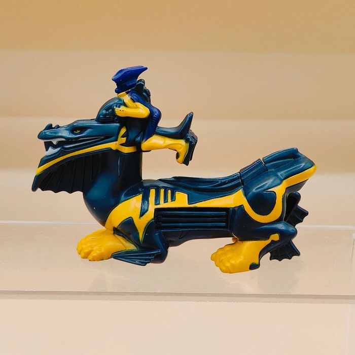 Jouet mcdo dragon booster