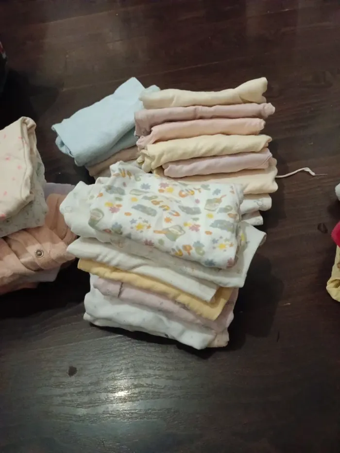 Los vêtements enfants un mois - photo numéro 2