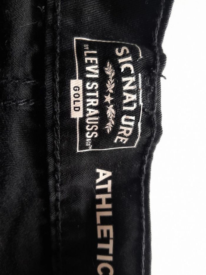 Jean levis signature gold  Athetic avec poche zip sur le coté 30 ×32 - photo numéro 4