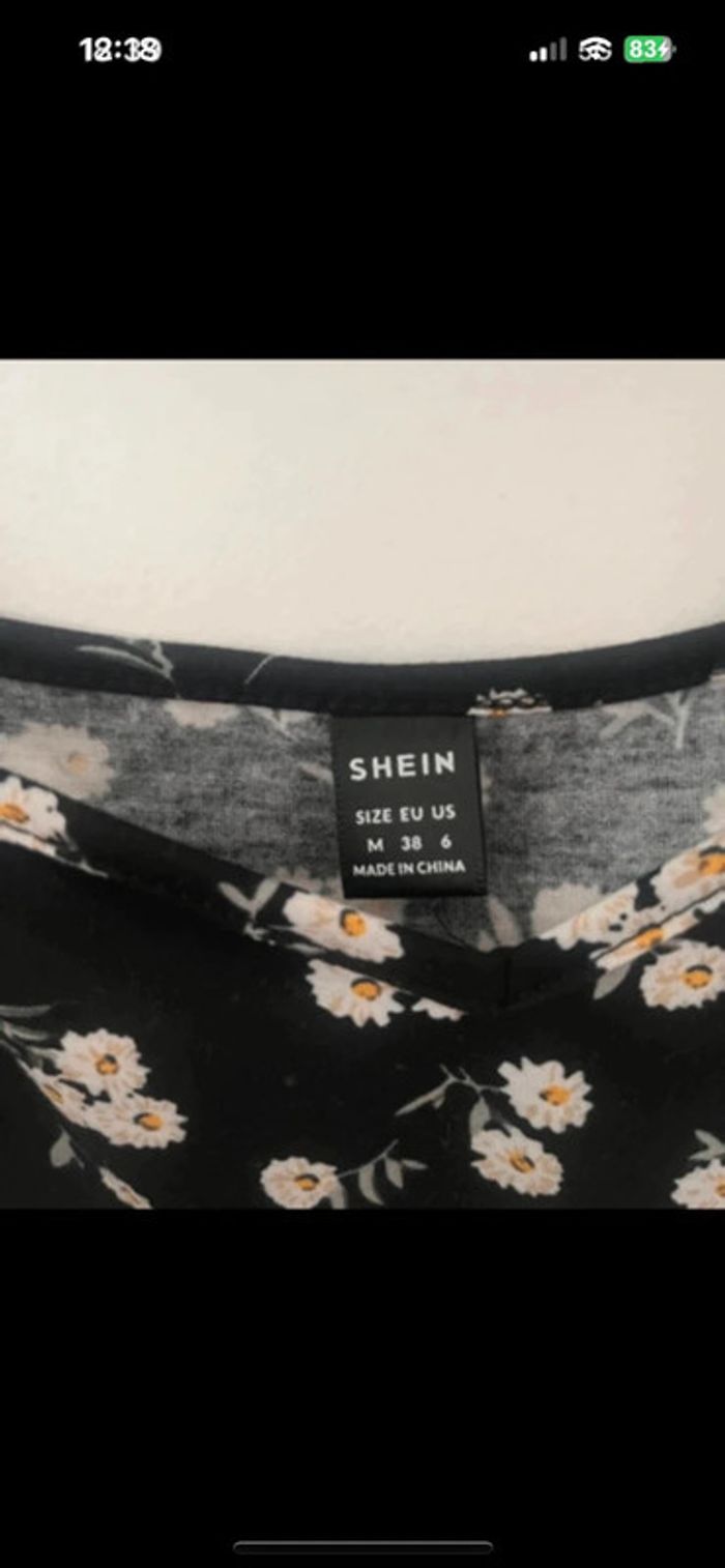Robe noire à fleurs taille 38 - photo numéro 4