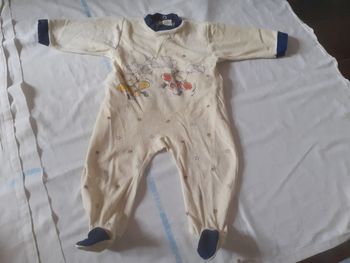 Babygros jaune clair motif lapins en avion