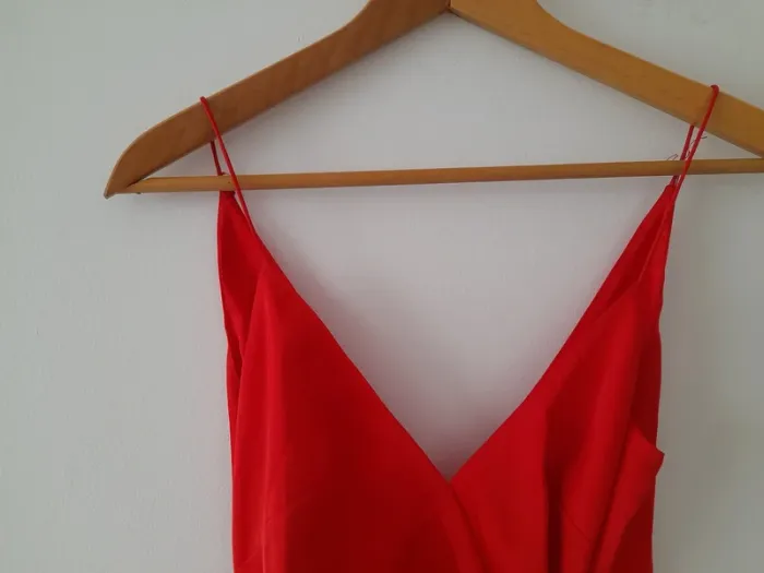 Robe longue fines bretelles et drapée devant - photo numéro 2