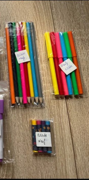 Fournitures pour colorier (idéal pour voyage ou sortie)