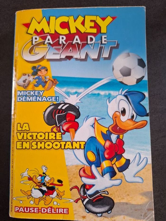 Livre Mickey parade géant en bon état