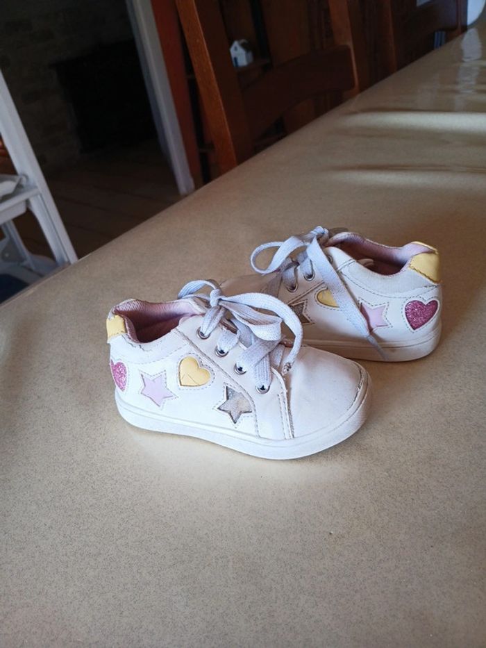 Baskets basses à lacets