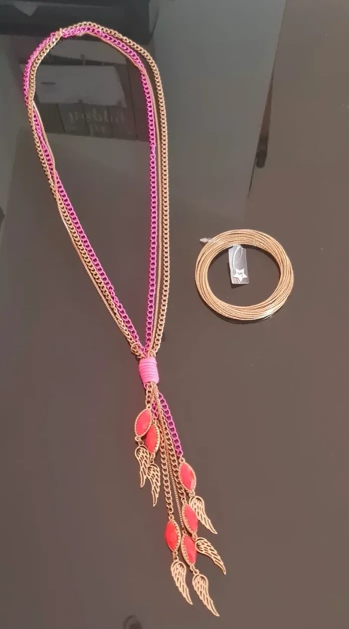 Collier + Bracelets neufs