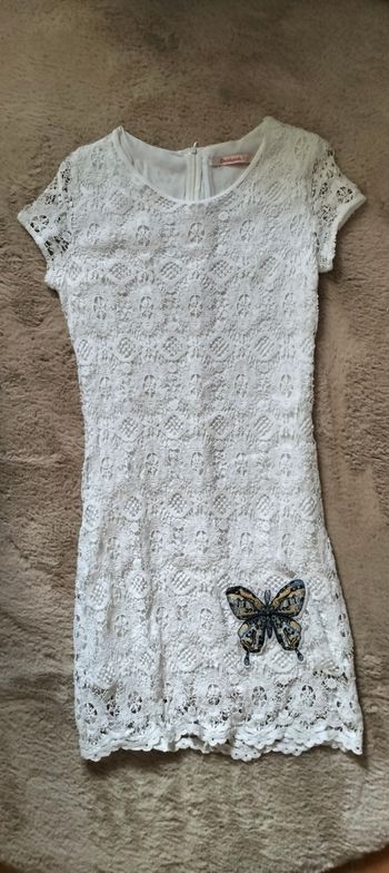 Robe blanche en dentelle Desigual 
