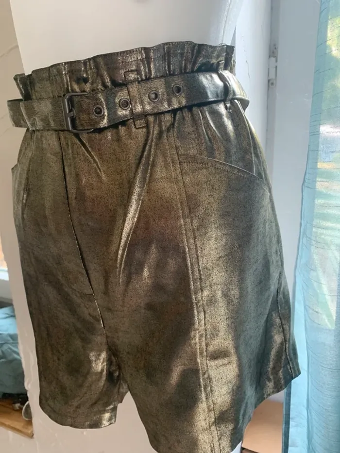 Short more doré taille 38 - photo numéro 3