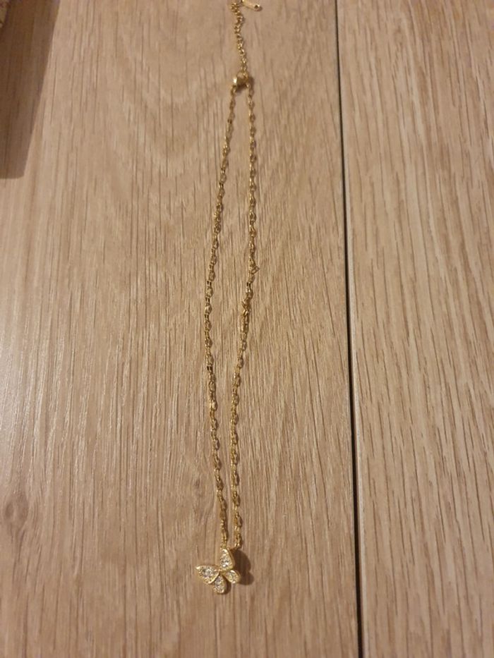 Chaîne pendentif papillon