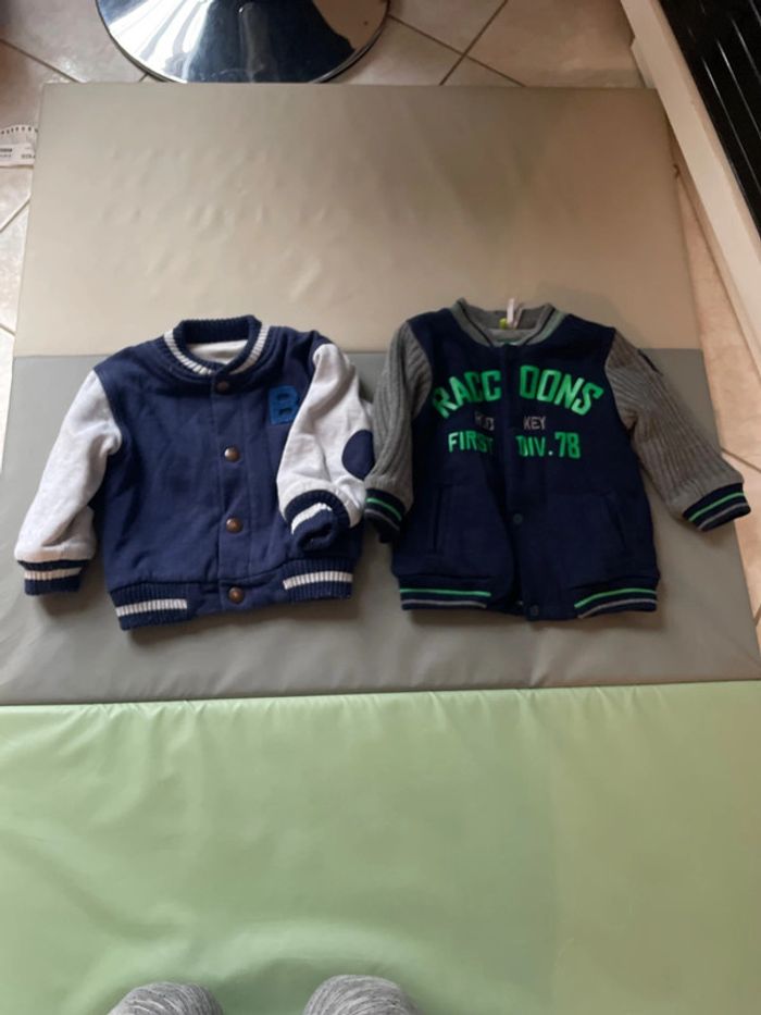 Lot de 2 vestes 12 mois