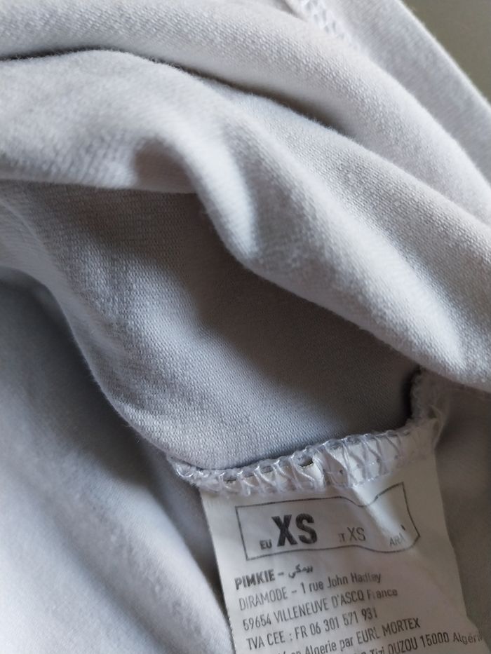 T-shirt fille xs serré - photo numéro 4