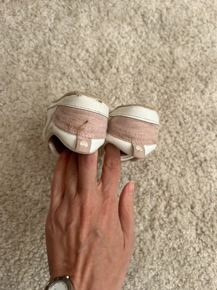 Paire de chaussures de type baskets blanches fille très souples - - photo numéro 5