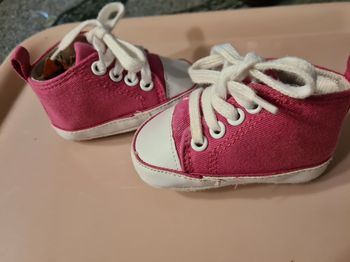 Chaussures. Bébé. 10.5 cm. Fushia. Neuve