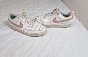 Basket  / sneakers  , femme  , Nike  , court vision  , 37.5