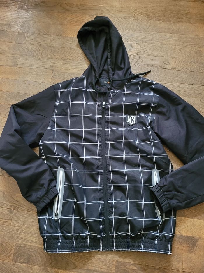 Veste s footkorner