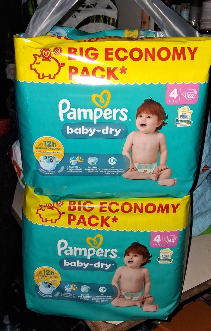 2 paquets Pampers T4