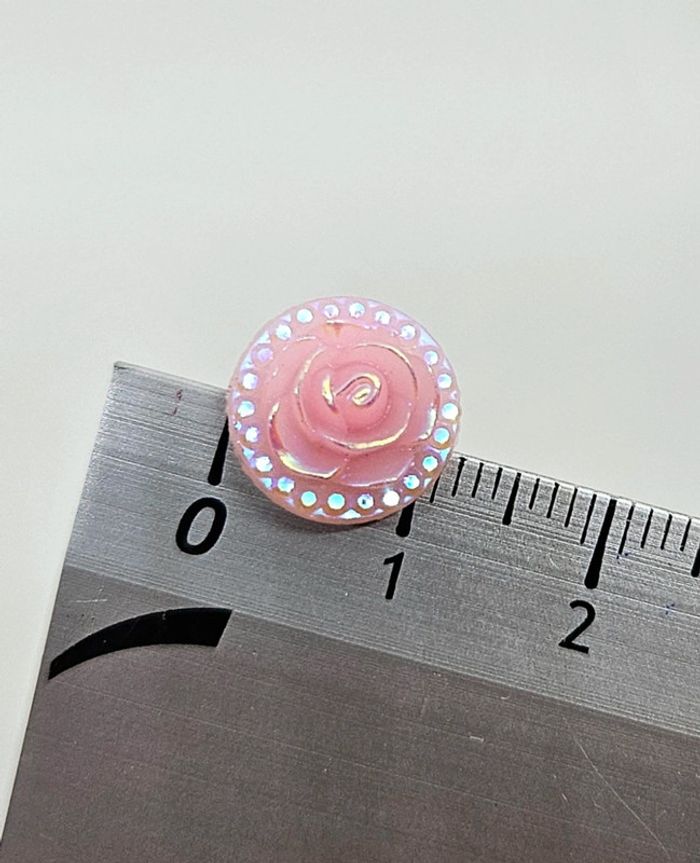 Paire de boucles d'oreilles.
Neuve.
Fleur rose ronde - photo numéro 4