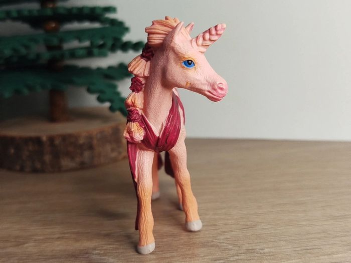 Figurine jeune licorne Rose Schleich Animal imaginaire Bayala
