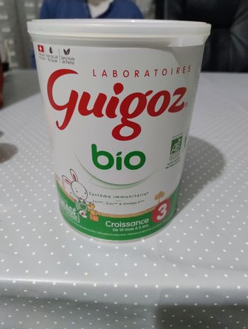 Boîte de lait Guigoz bio 3