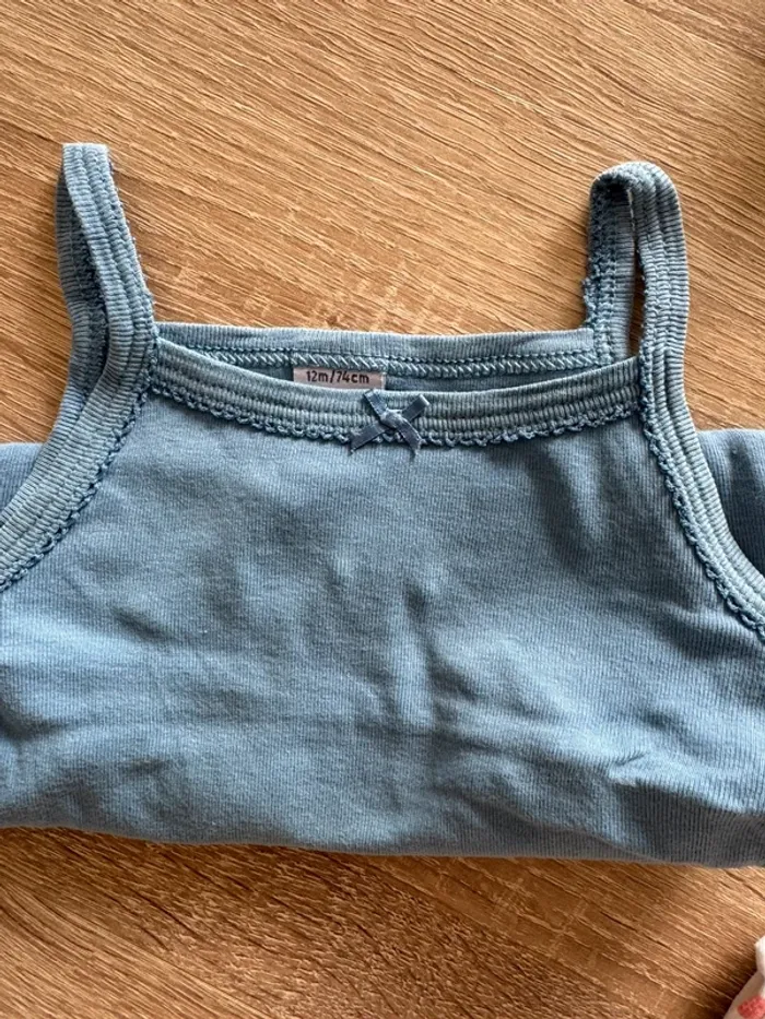 Lot bodies fines bretelles Petit Bateau 12 mois BE - photo numéro 4