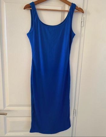 Lot de 2 robe exactement pareil en bleu et noir