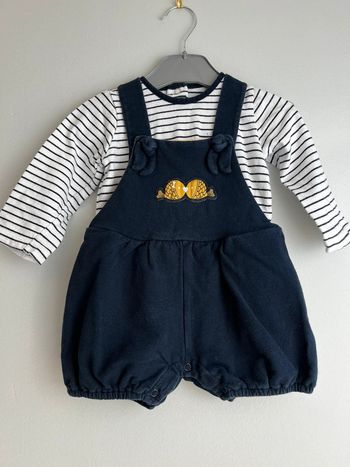 Ensemble short/salopette bleu marine et blanc Terre de marins en taille 12 mois