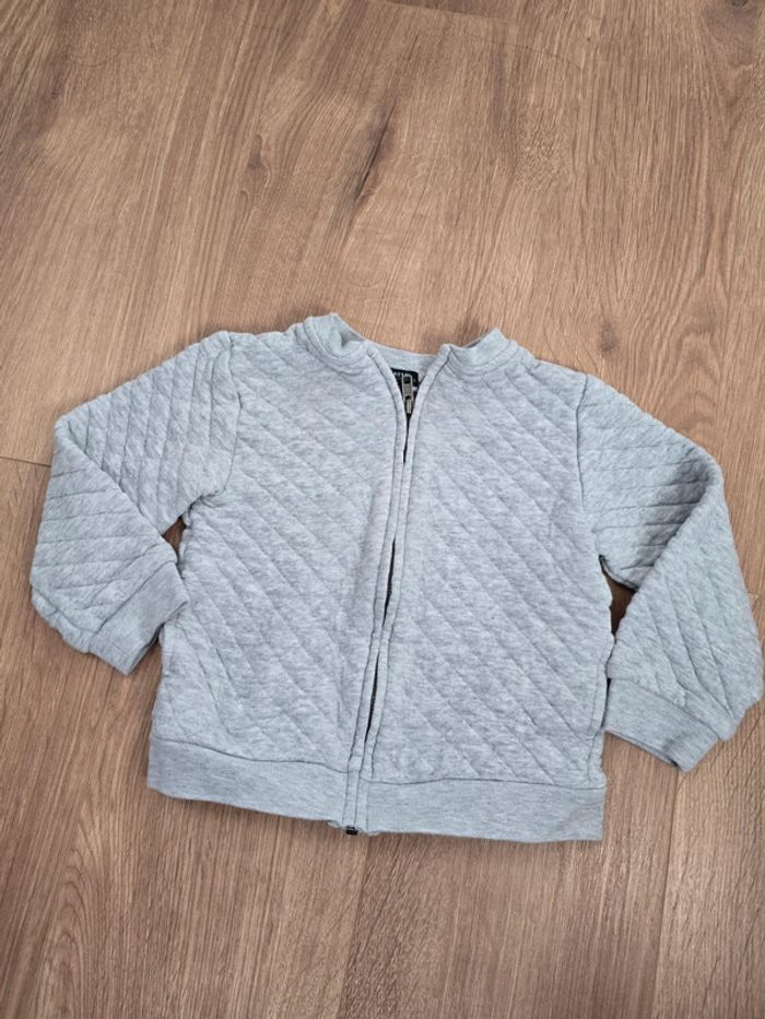 Gilet capitonné kiabi gris zippé 4 ans
