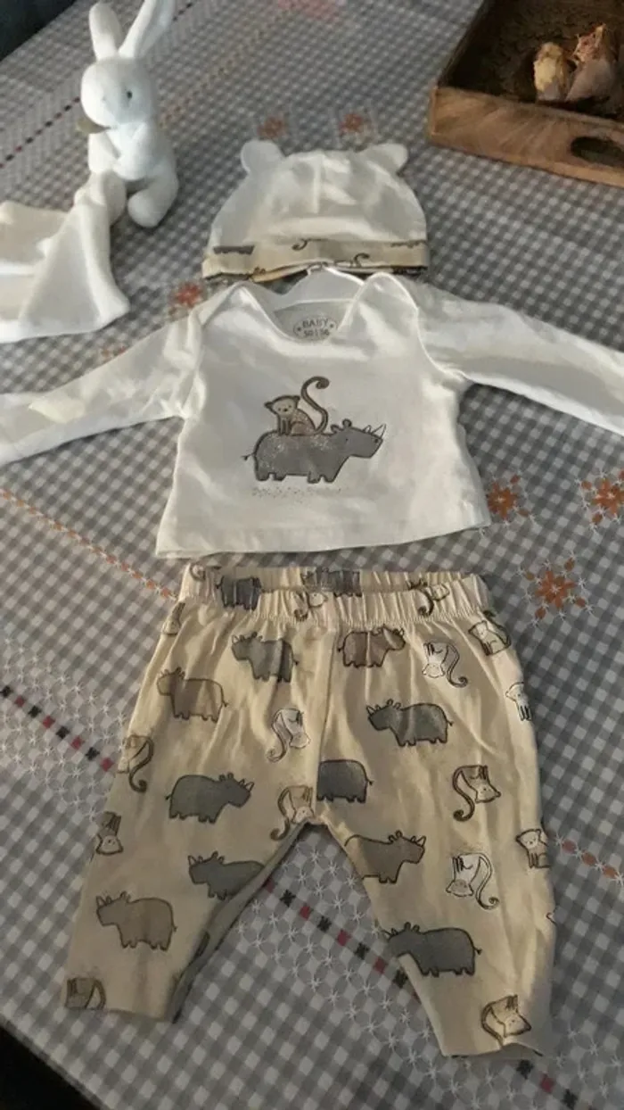 Ensemble bébé taille 50/56 ( 1mois) - photo numéro 2