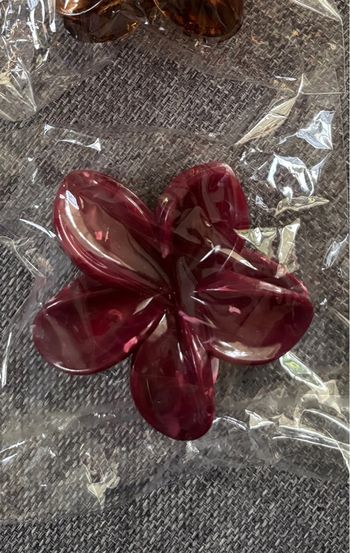 Mince fleur rouge rose