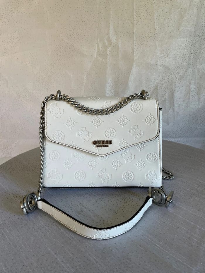 Sac Guess blanc -Très bon état