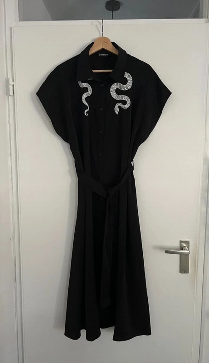 Robe Slither Relaxed Midi Dress disturbia
