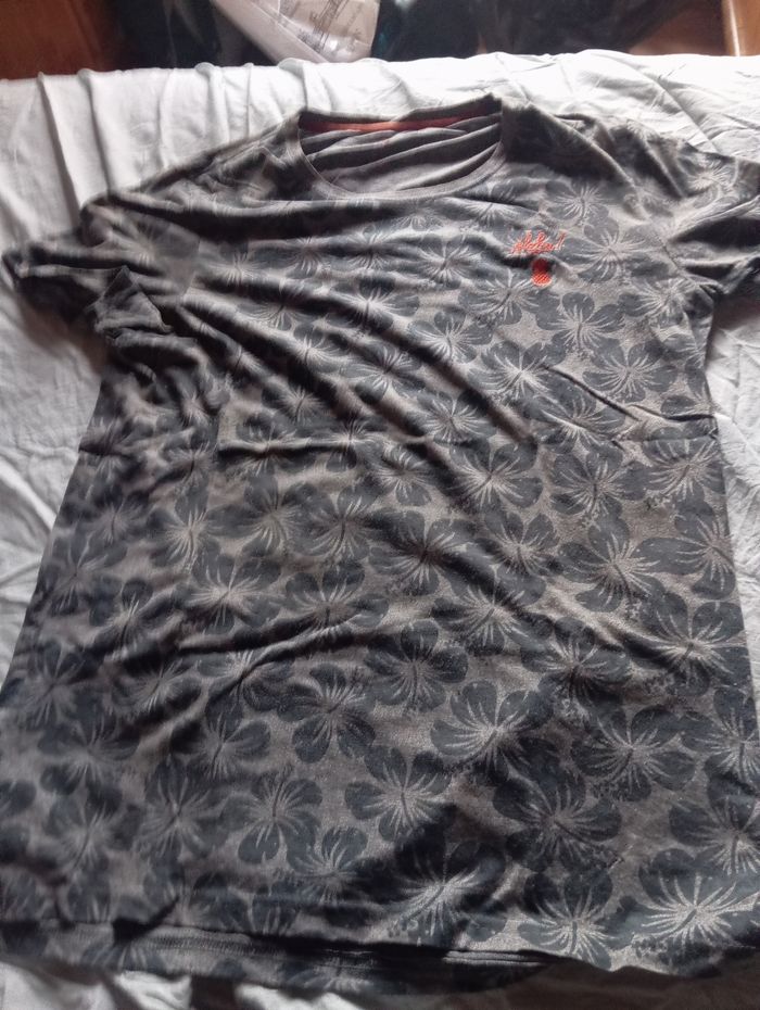 T-shirt court