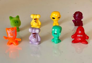 8 mini-montres en plastique