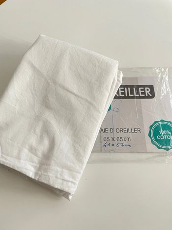 Taie d’oreiller neuve blanche carré 60x60 cm