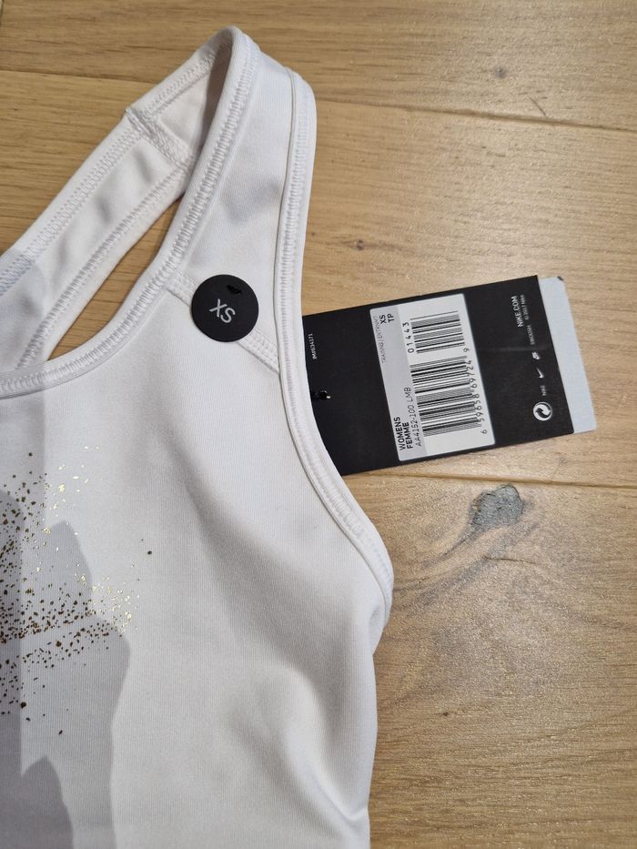 Brassière Nike neuve - photo numéro 4