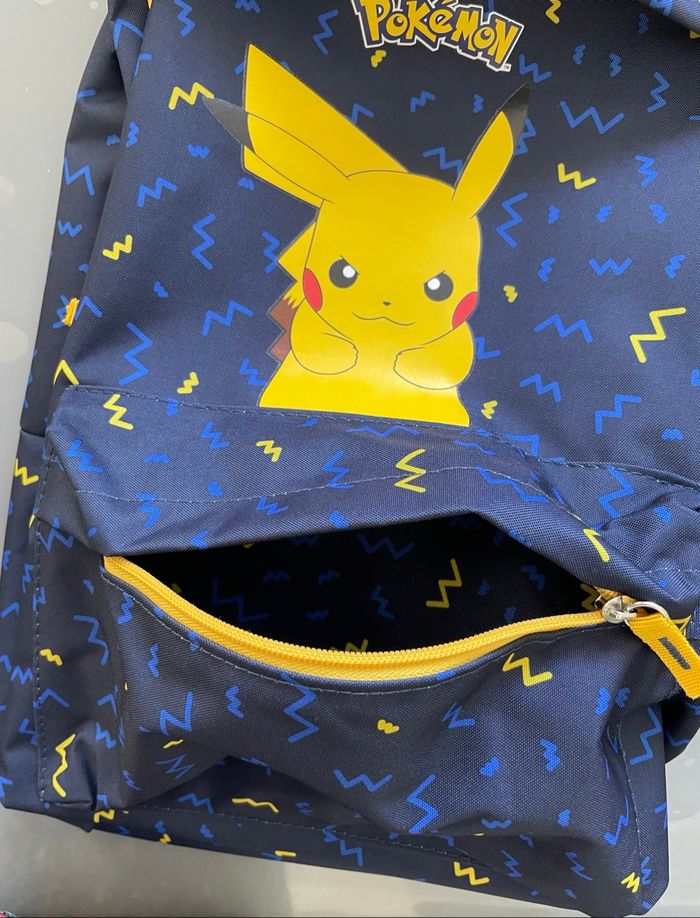 Grand sac à dos cartable à bretelles Pokémon bleu marine avec dessin de Pikachu jaune Neuf avec étiquette - photo numéro 6
