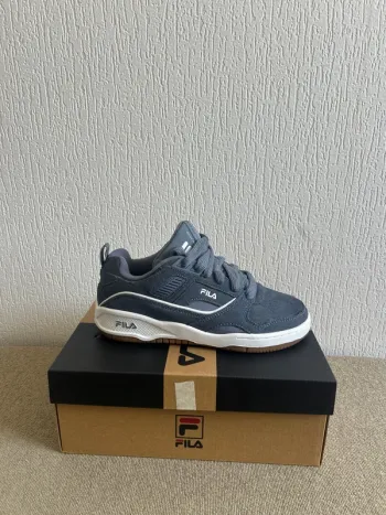 Baskets Fila corda Suède grise blanches 38.5