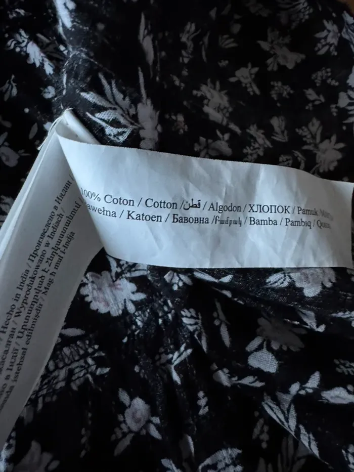 Robe ML fluide fond noir et petites fleurs blanches - Taille 4 Ans - photo numéro 6