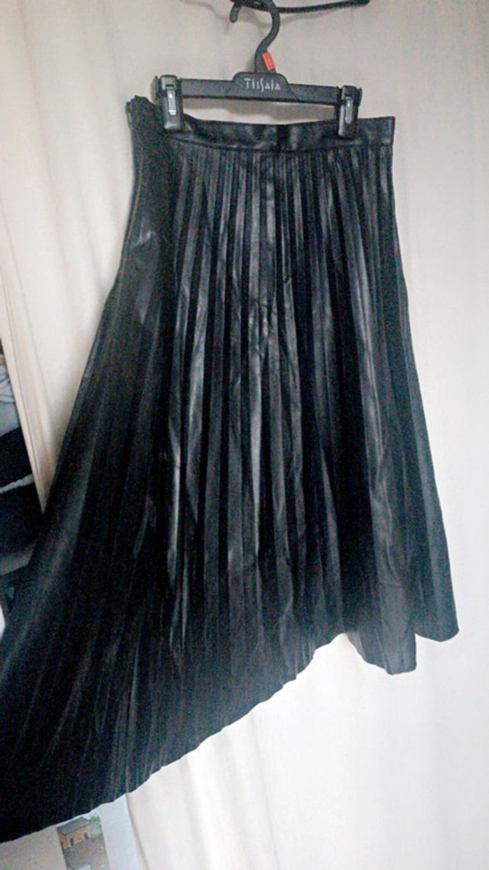 💥 jupe plissée en similicuir mi longue - photo numéro 3