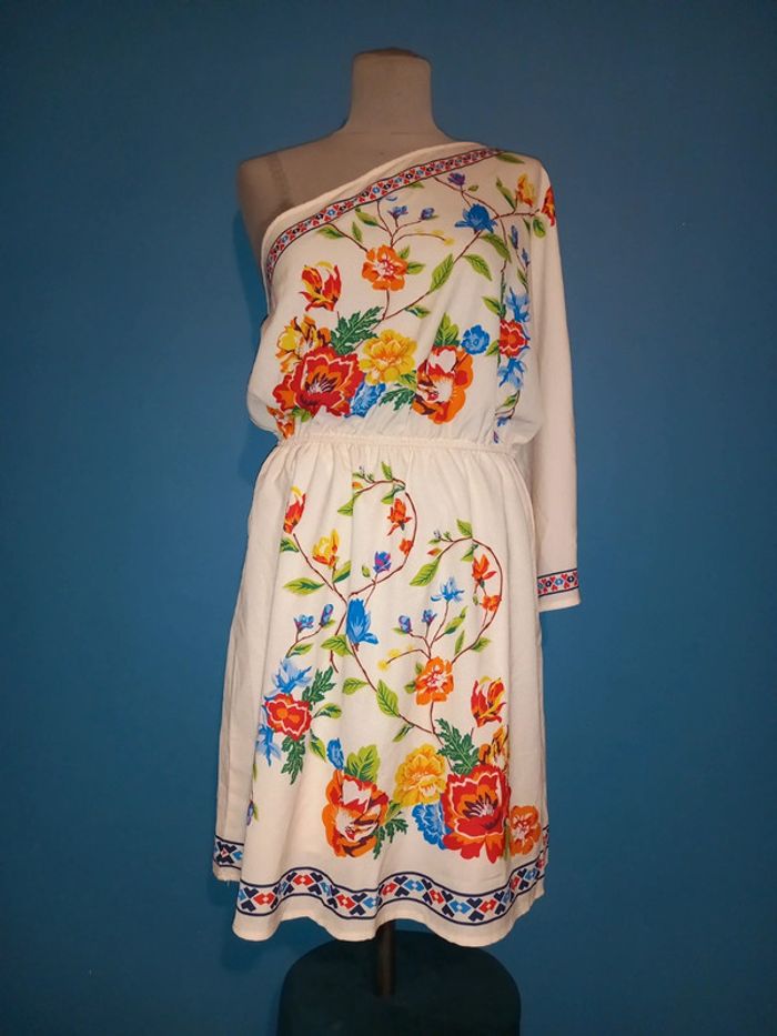 Robe épaule dénudée L