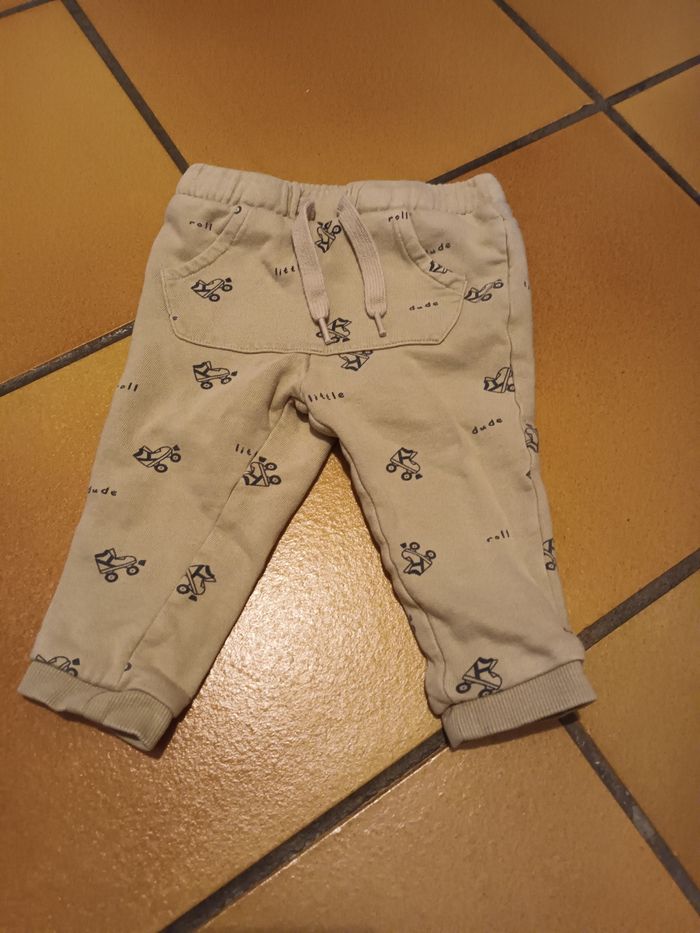 Pantalon en molleton marron 12 mois avec patins à roulettes
