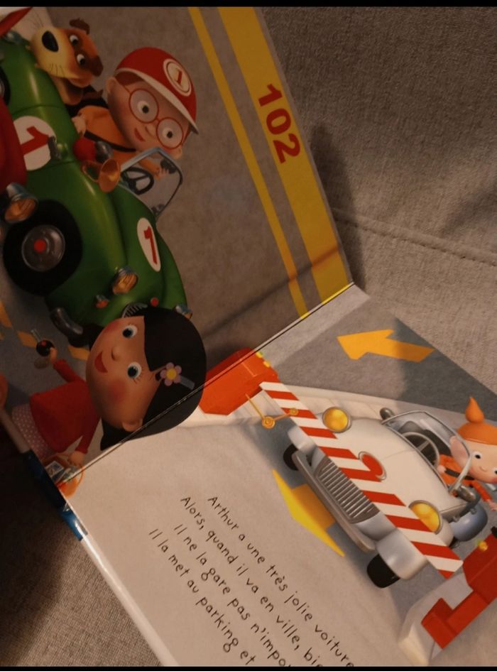 Livre p'tit garçon la voiture d'Arthur - photo numéro 3