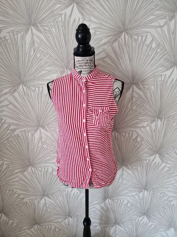 Joli chemisier sans manches taille 42