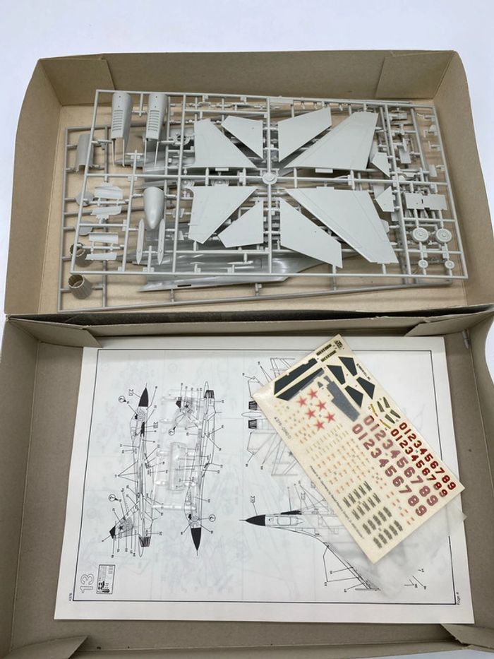 Maquette Revell Sukhoi SU-27 Flanker - photo numéro 2