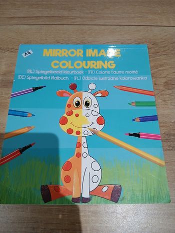 Cahier de coloriage miroir girafe