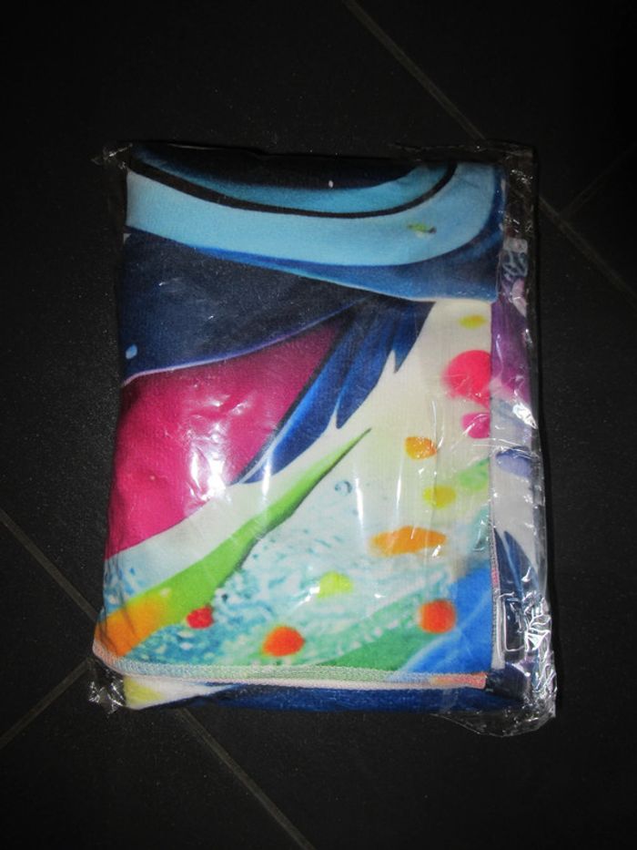 Serviette de plage Stitch neuve (drap de bain) - photo numéro 2