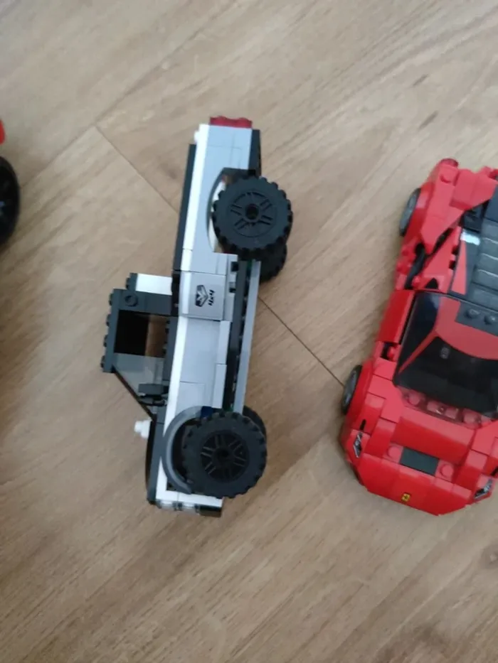 Lot de deux voitures Lego bon état - photo numéro 2