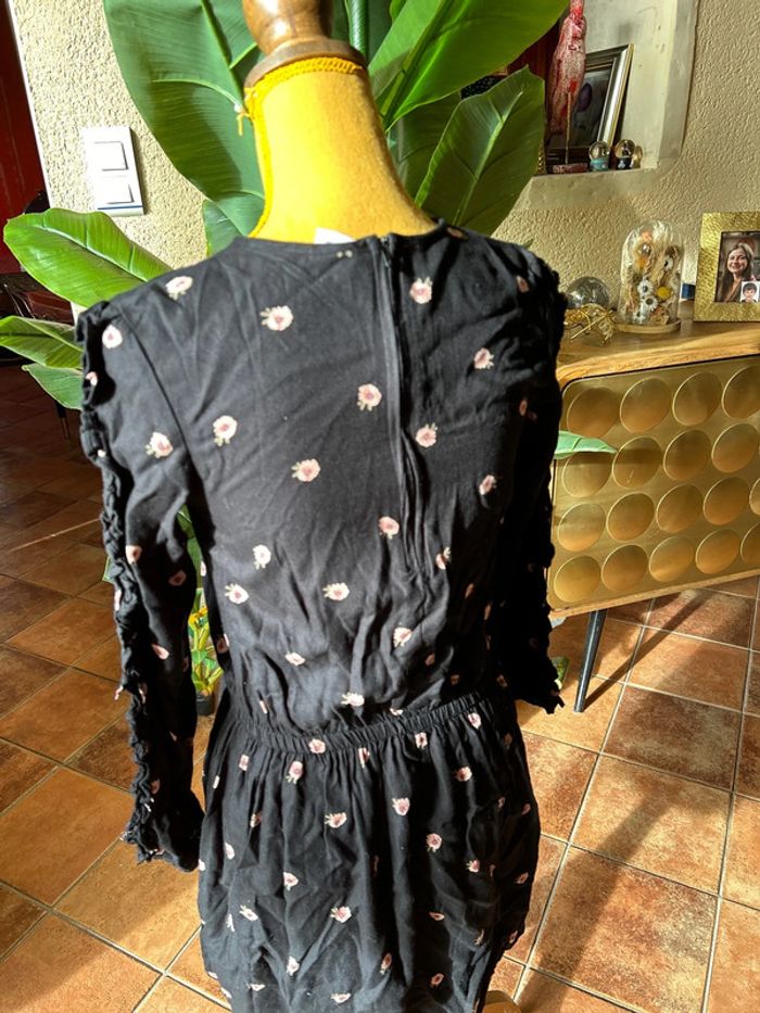 TAO robe taille 14 ans motif fleurs sur fond noir - photo numéro 3