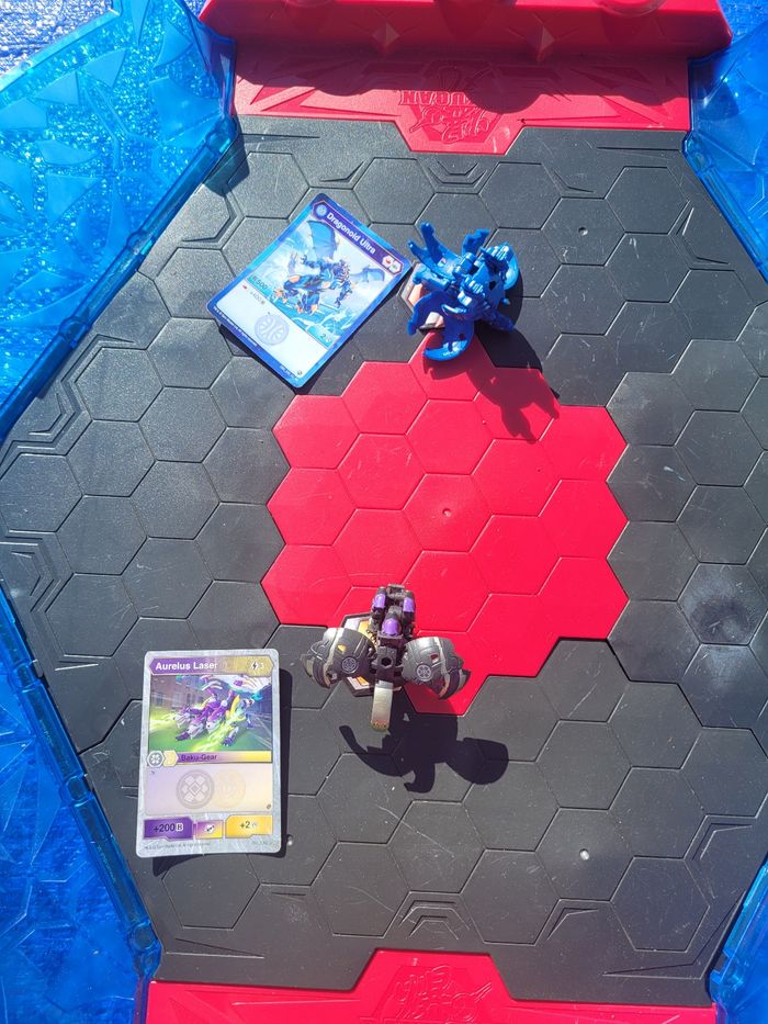 Arène bakugan avec 2 bakugan - photo numéro 2