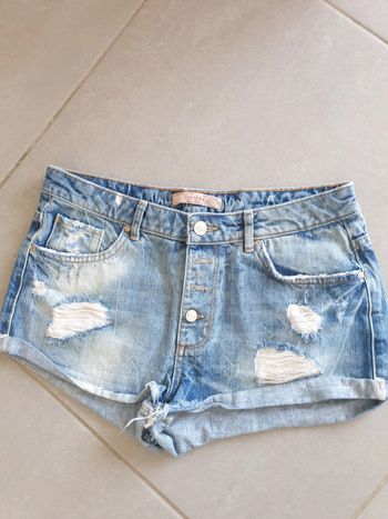 Jean Bershka taille 38 neuf